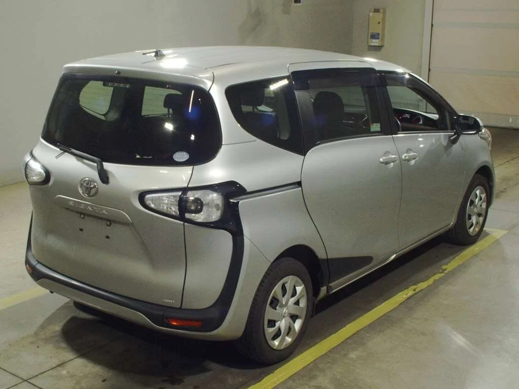 Toyota Sienta  с аукциона в Японии