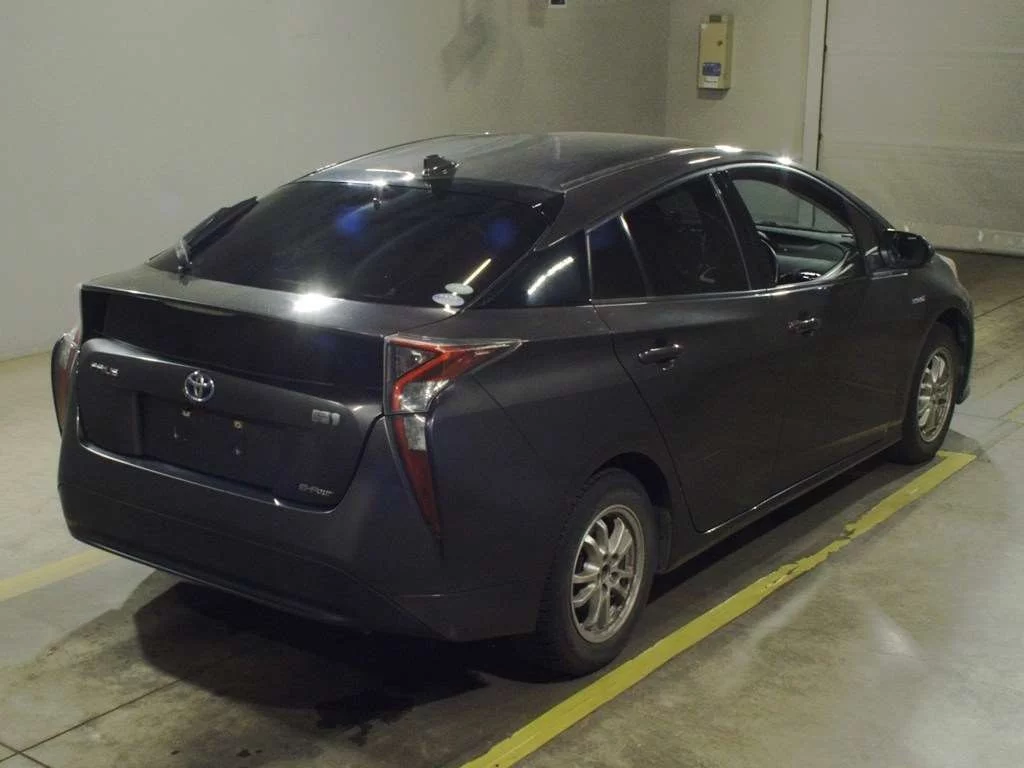 Toyota Prius  с аукциона в Японии