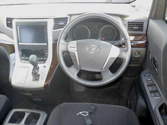 Toyota Vellfire 2013