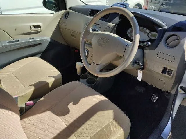 Daihatsu Mira  с аукциона в Японии