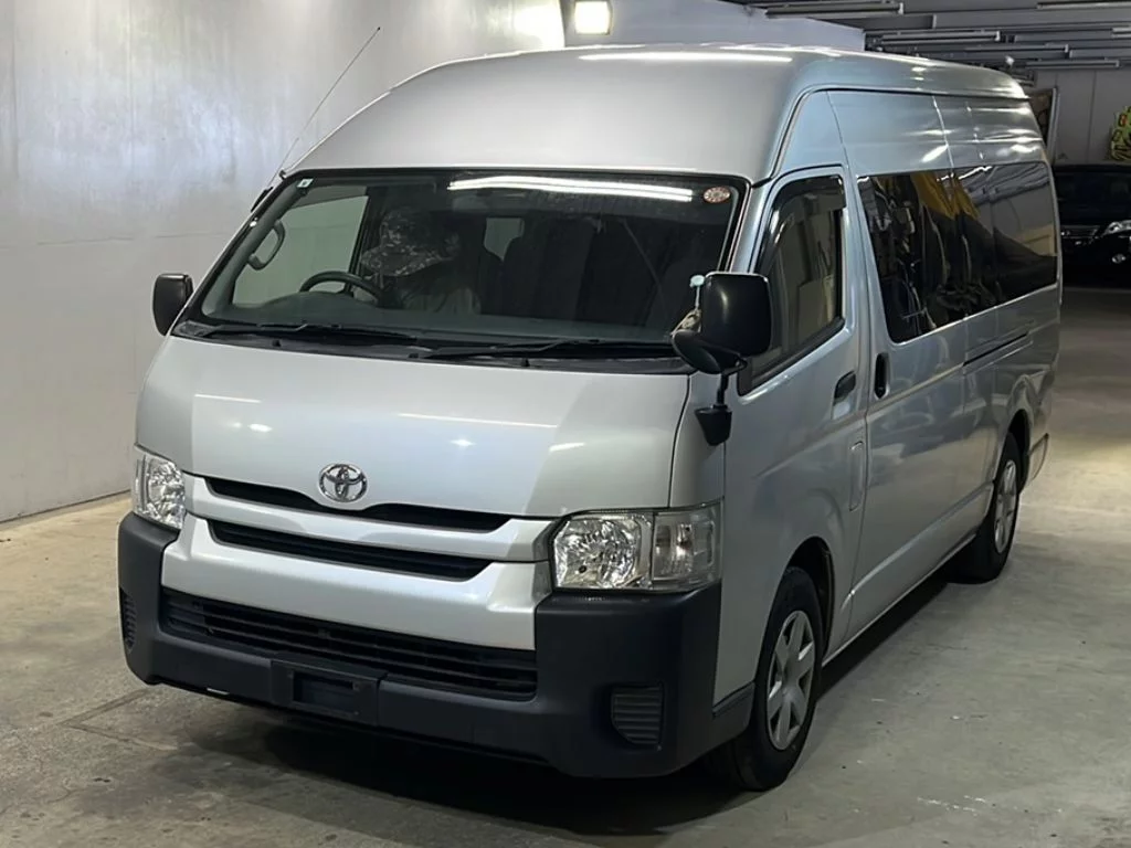 Toyota HiAce  с аукциона в Японии
