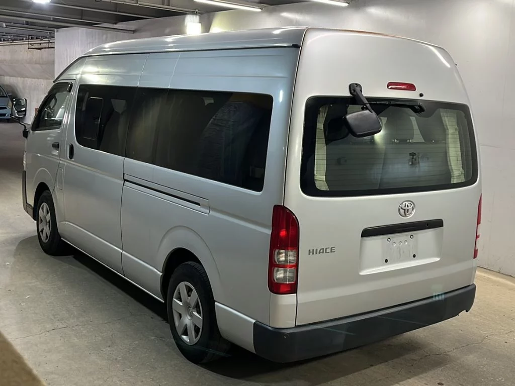 Toyota HiAce  с аукциона в Японии
