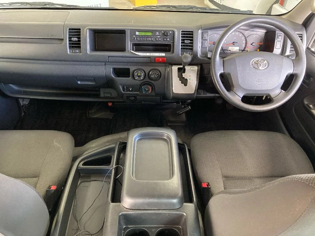 Toyota HiAce  с аукциона в Японии