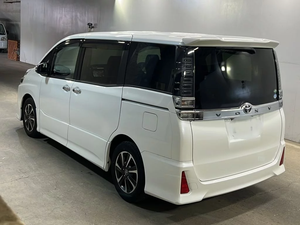 Toyota Voxy 2018