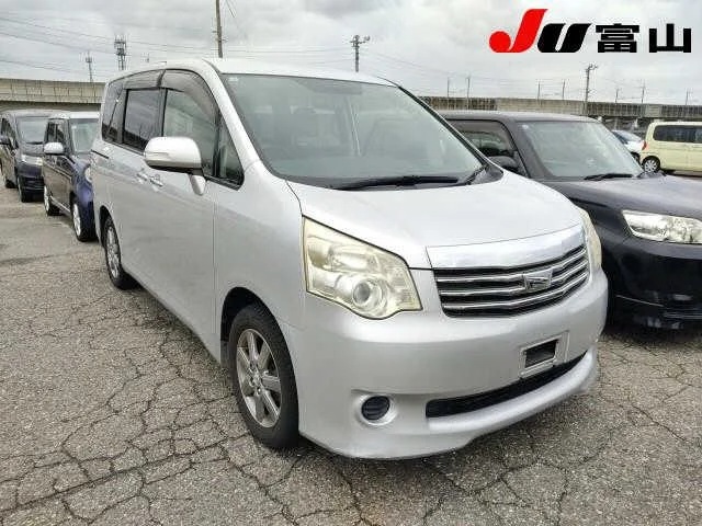 Toyota Noah 2010