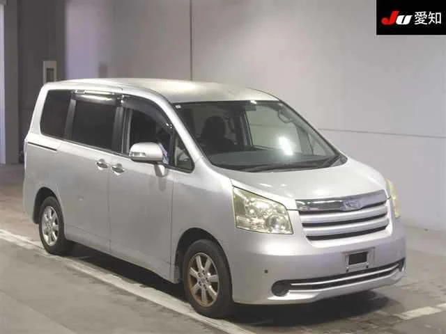 Toyota Noah 2010