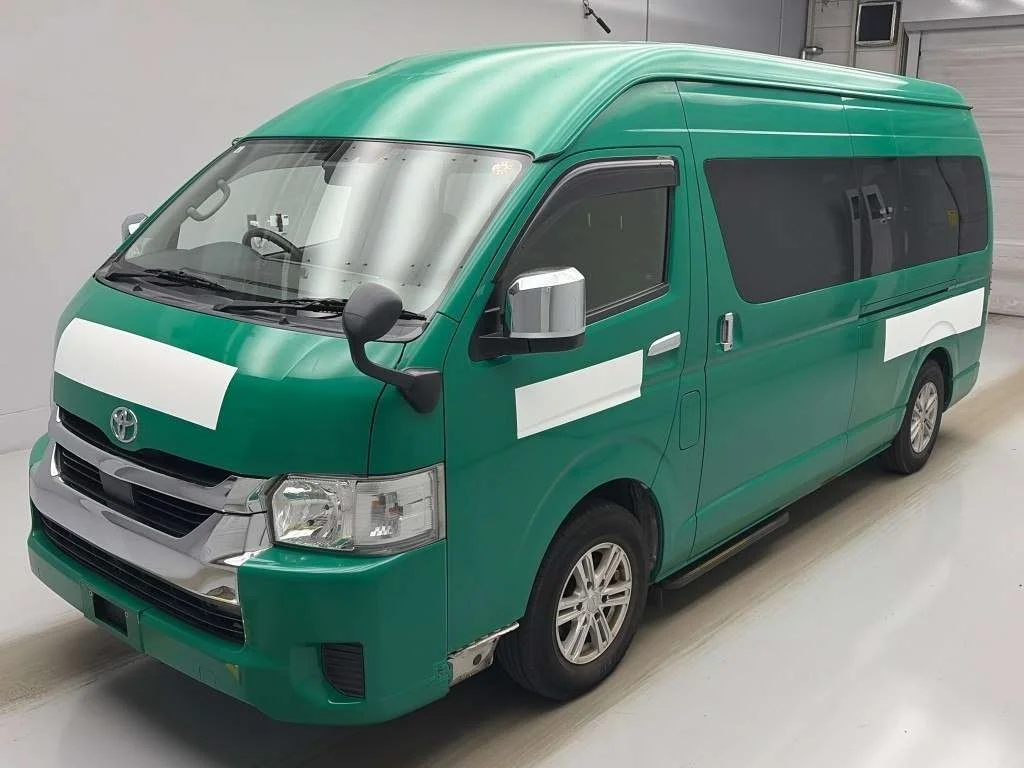 Toyota HiAce 2021