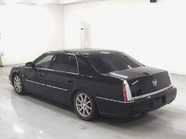 Cadillac DTS  с аукциона в Японии