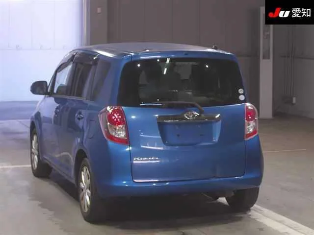 Toyota Ractis 2010