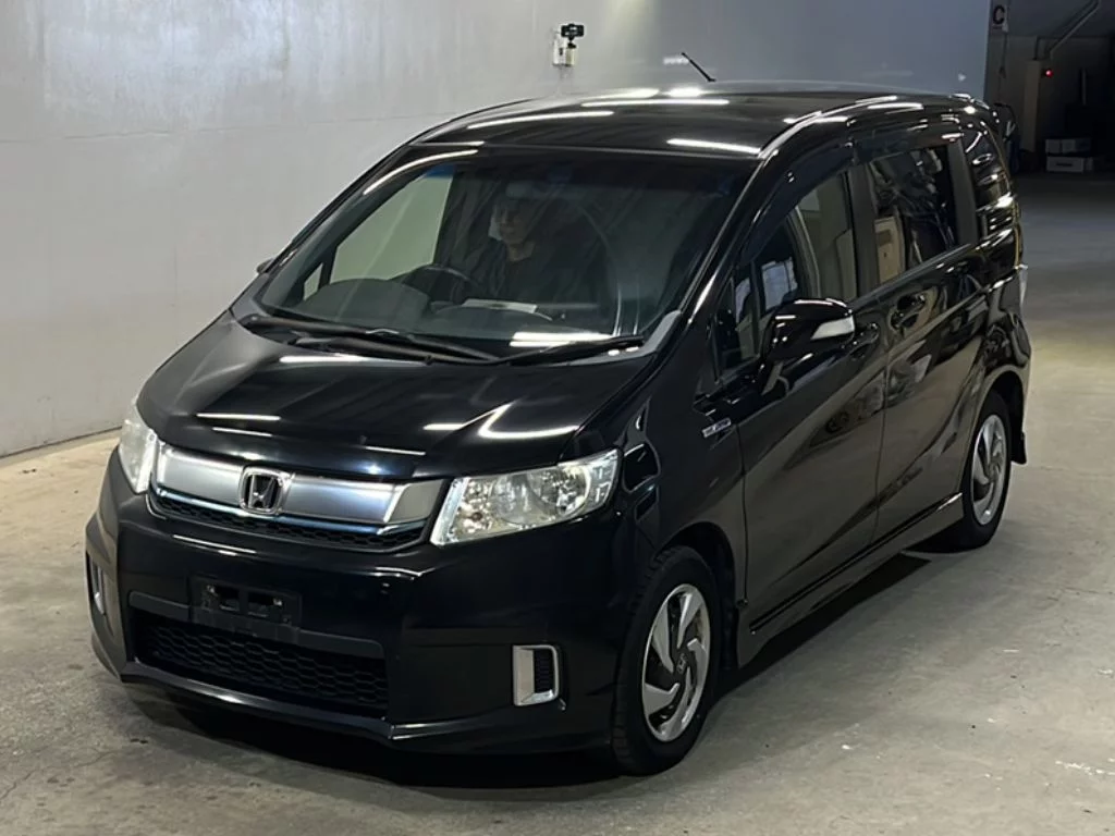 Honda Freed Spike 2015