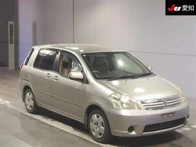 Toyota Raum 2005