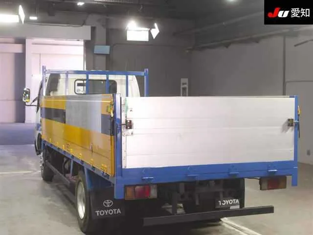 Toyota Dyna  с аукциона в Японии