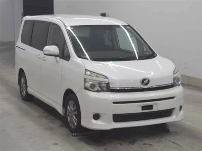 TOYOTA VOXY, 2013 — лот японского аукциона