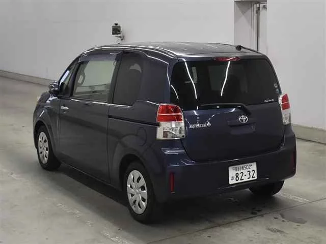 Toyota Spade 2012