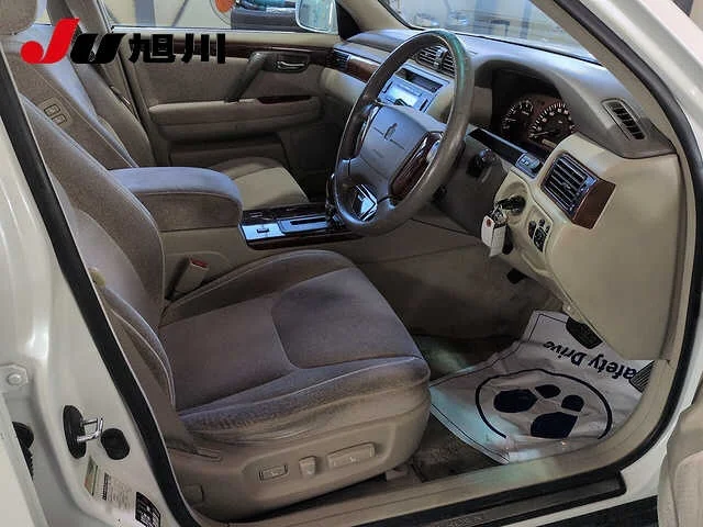 Toyota Crown  с аукциона в Японии