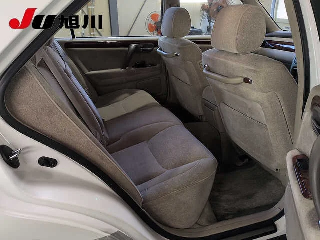 Toyota Crown  с аукциона в Японии