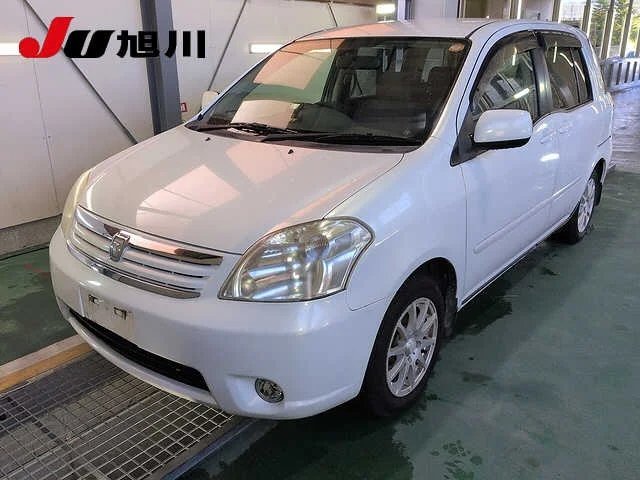 Toyota Raum 2005