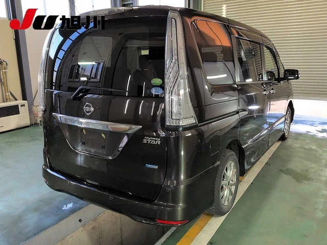 Nissan Serena  с аукциона в Японии