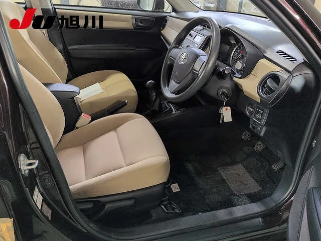 Toyota Corolla Axio  с аукциона в Японии