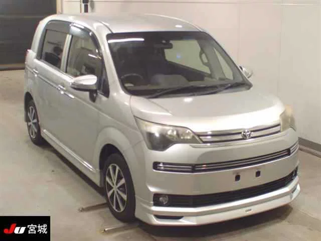 Toyota Spade 2012