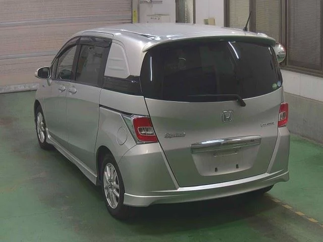 Honda Freed Spike 2015