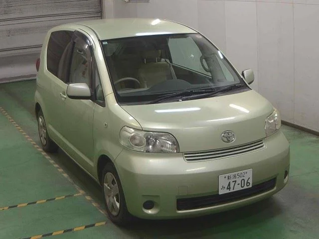 Toyota Porte 2010