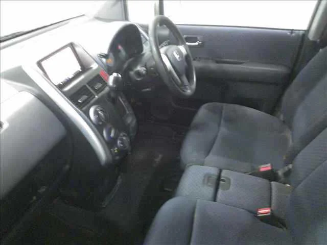 Honda Mobilio Spike  с аукциона в Японии