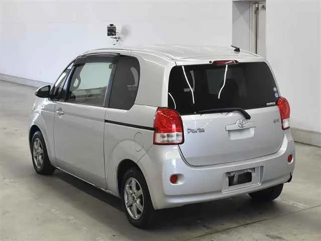Toyota Porte 2014
