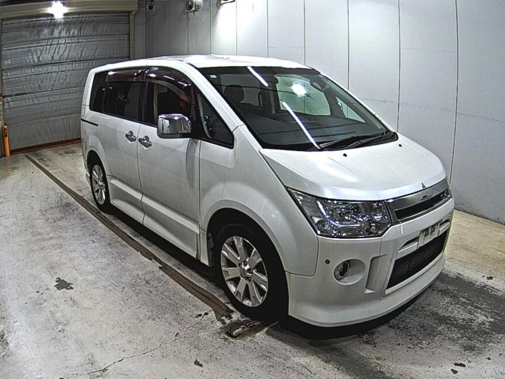 Mitsubishi Delica D:5  с аукциона в Японии