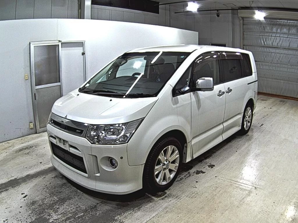 Mitsubishi Delica D:5  с аукциона в Японии