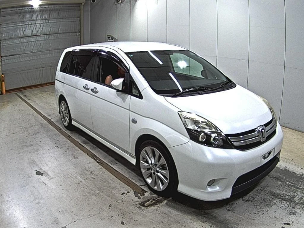 Toyota Isis 2014