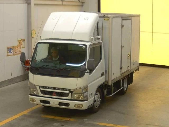 Mitsubishi Fuso Canter  с аукциона в Японии