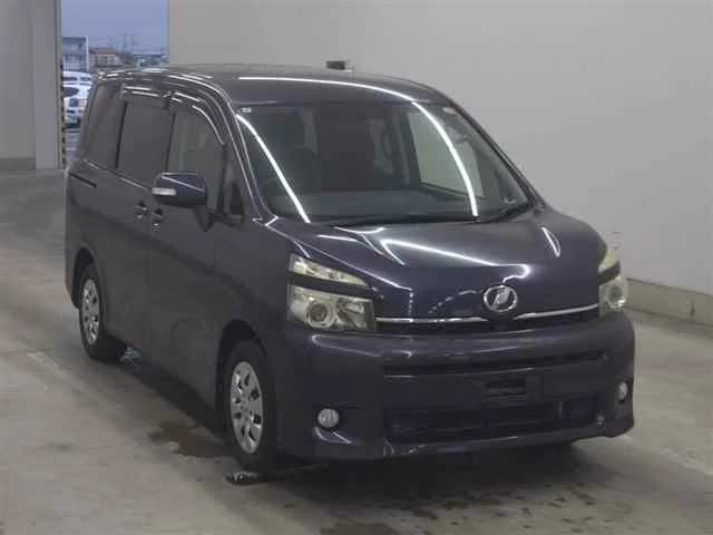 Toyota Voxy 2011