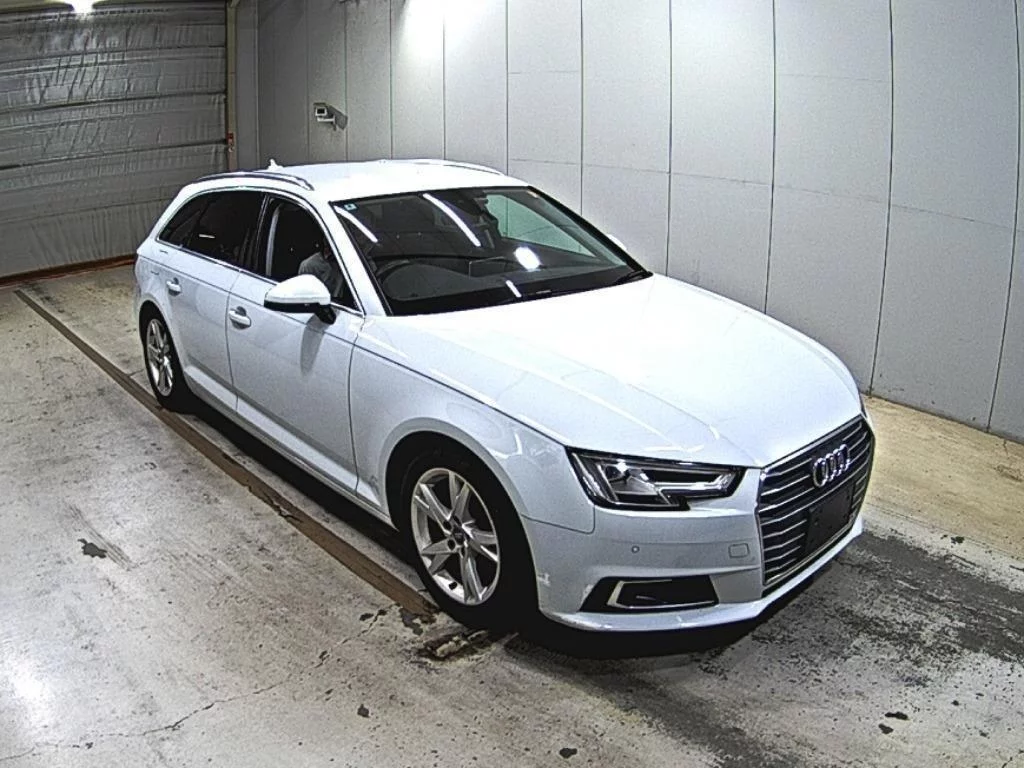 Audi A4 Avant  с аукциона в Японии