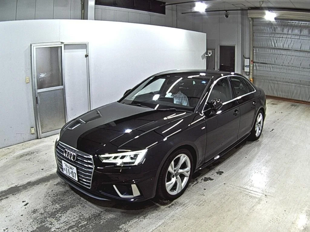 Audi A4  с аукциона в Японии
