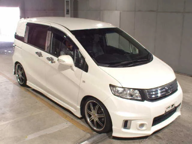 Honda Freed Spike 2011
