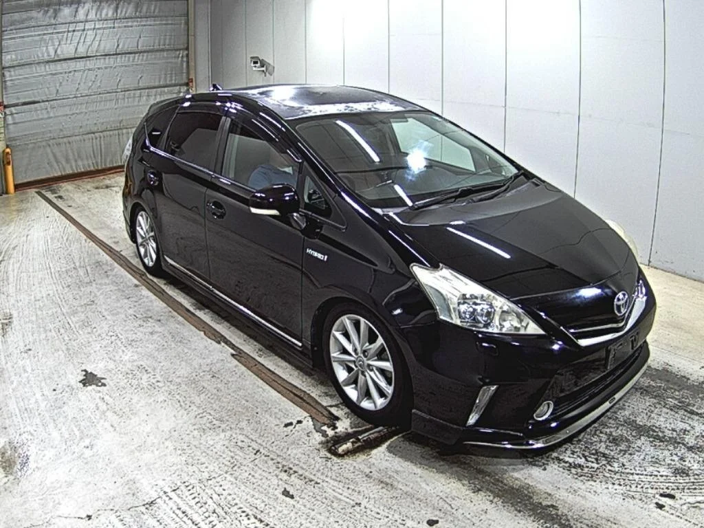 Toyota Prius Alpha 2011