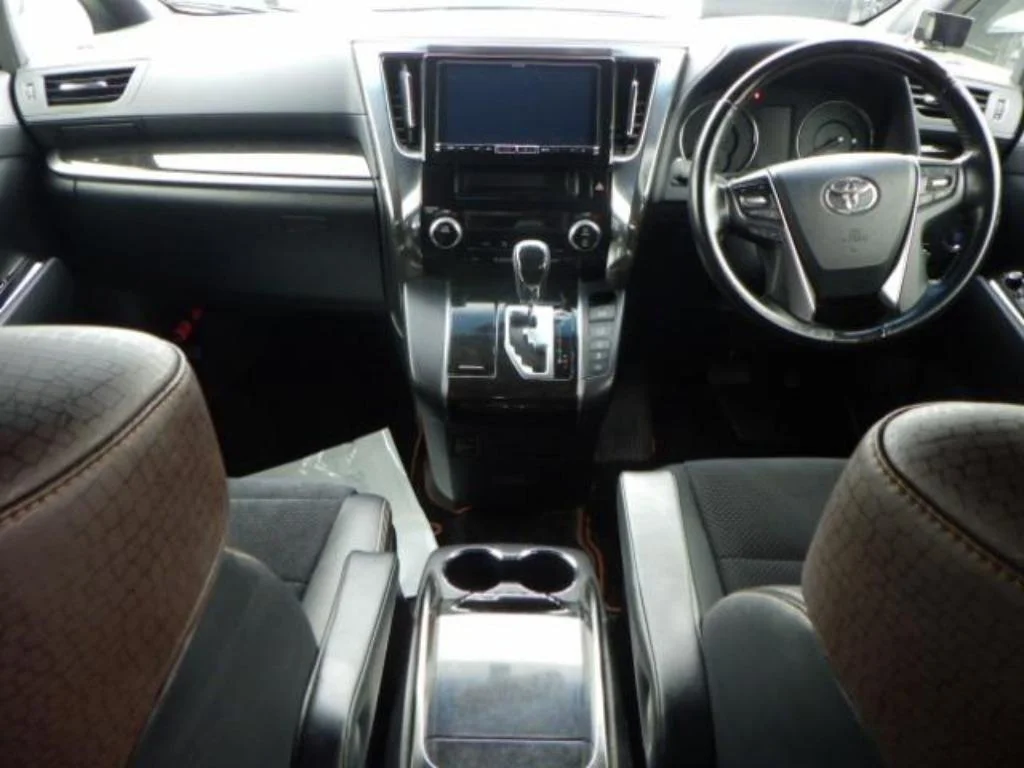 Toyota Alphard  с аукциона в Японии