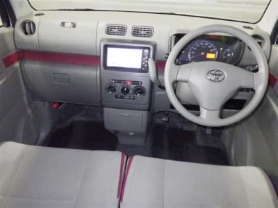 TOYOTA PIXIS SPACE