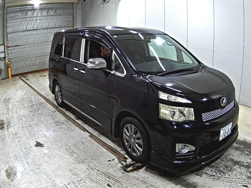 Toyota Voxy 2012