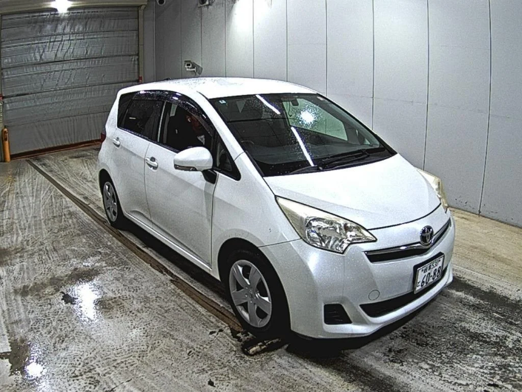 Toyota Ractis 2014