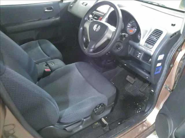 Honda Mobilio Spike  с аукциона в Японии