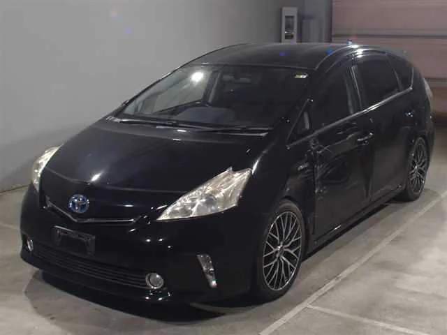 Toyota Prius Alpha 2014