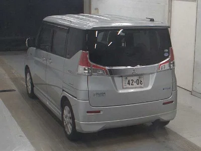 MITSUBISHI DELICA D2