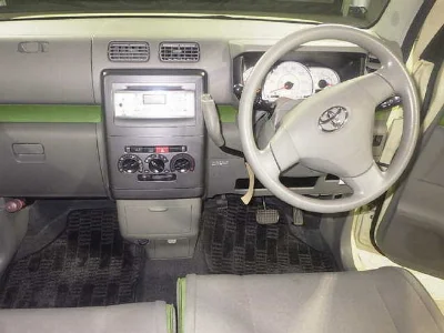 TOYOTA PIXIS SPACE