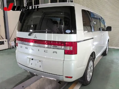 MITSUBISHI DELICA D5