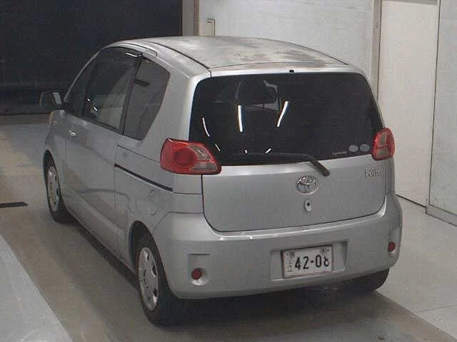 Toyota Porte 2006