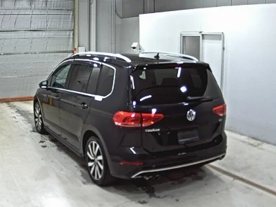 VOLKSWAGEN GOLF TOURAN