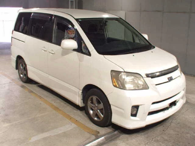 Toyota Voxy 2005