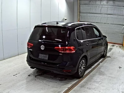 VOLKSWAGEN GOLF TOURAN